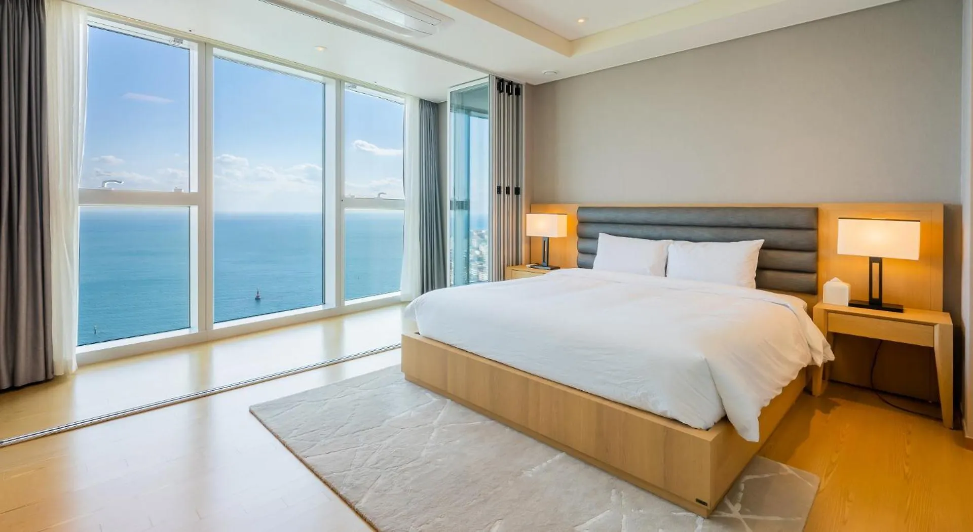 Lct Residence Y Collection Busan
